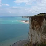 营地 Le Mont Joli Bois 滨海克里耶勒