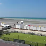 Le Mont Joli Bois 3* 滨海克里耶勒