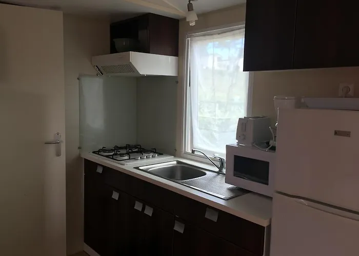 Le Mont Joli Bois 3* 滨海克里耶勒